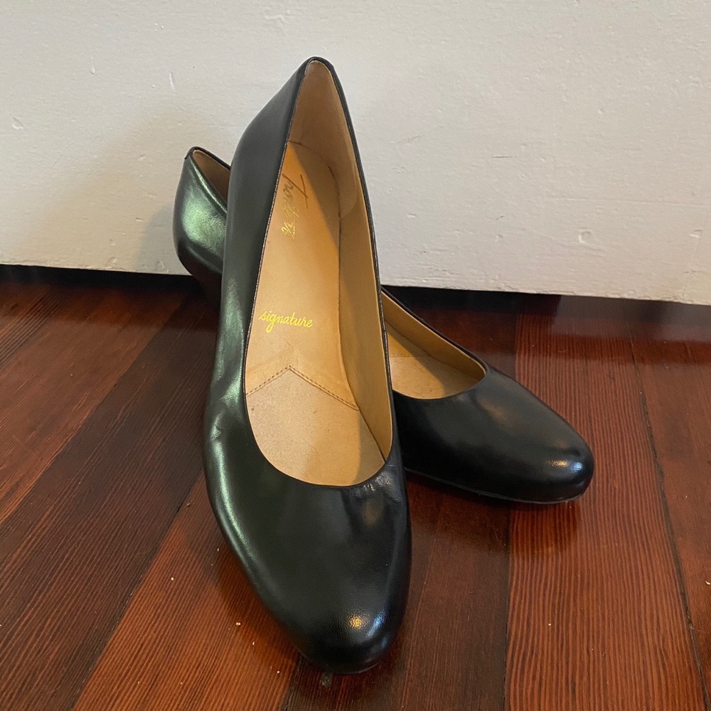 black comfort heels :)